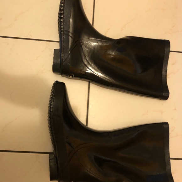 Waterproof boots - Picture 1 of 2